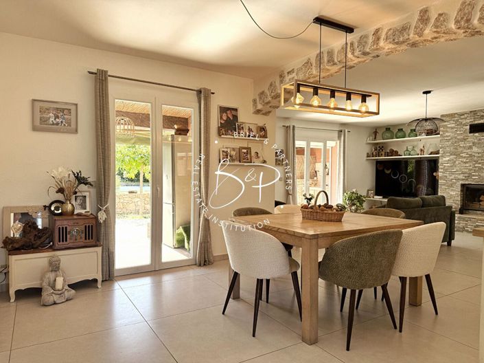 Image No.4-5 Bed House for sale