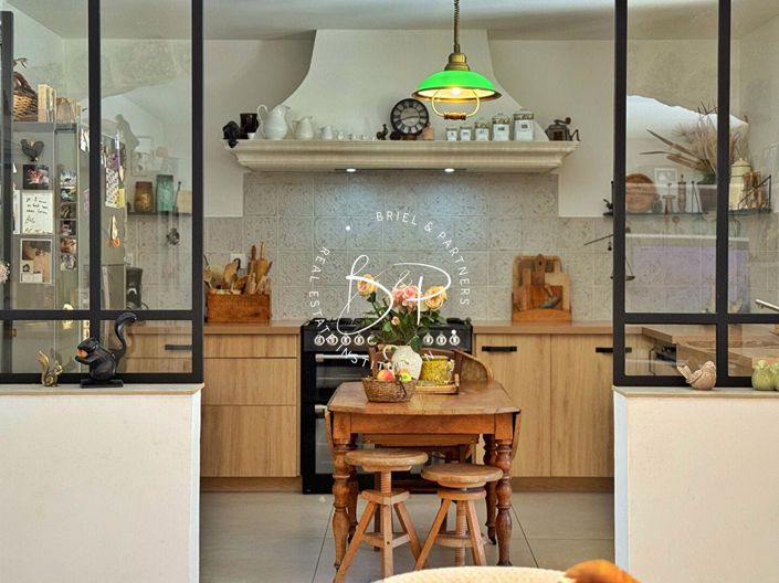 Image No.6-5 Bed House for sale