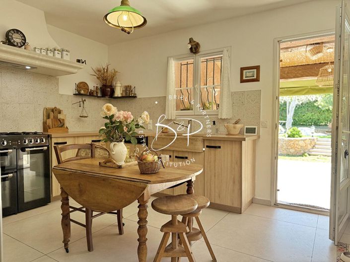 Image No.7-5 Bed House for sale