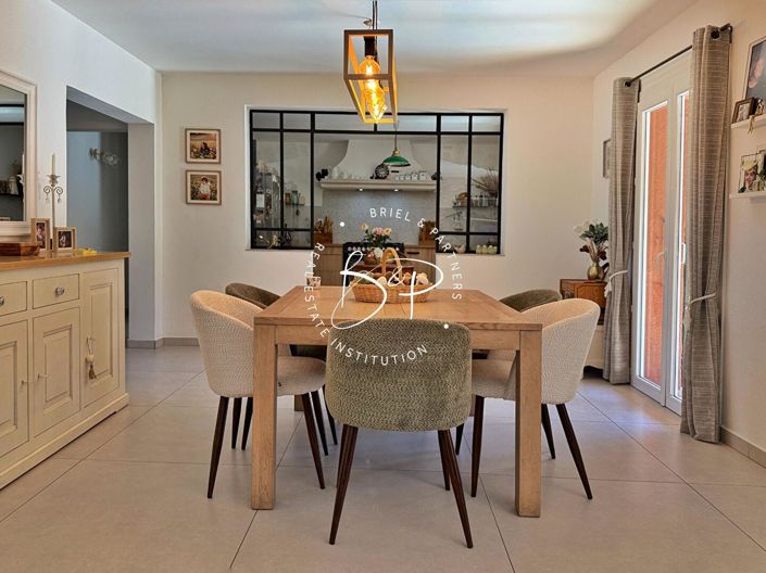 Image No.8-5 Bed House for sale