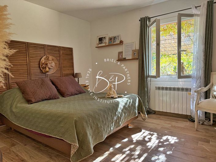 Image No.9-5 Bed House for sale