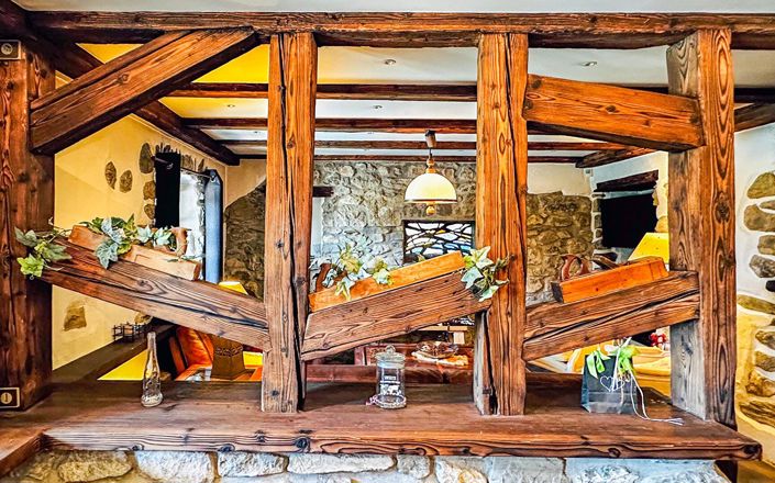 Image No.11-7 Bed Property for sale