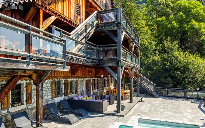 Image No.15-7 Bed Property for sale