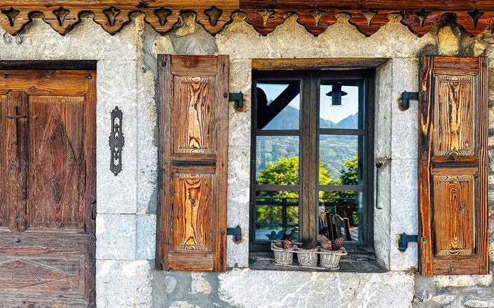 Image No.5-7 Bed Property for sale