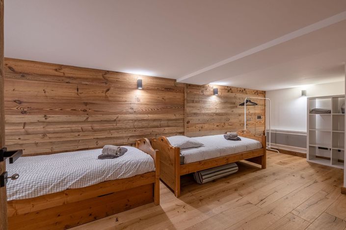 Image No.16-5 Bed House for sale