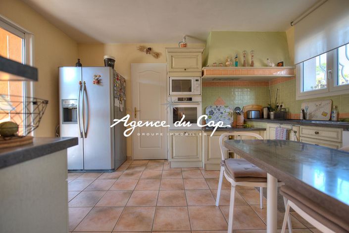 Image No.10-3 Bed House for sale