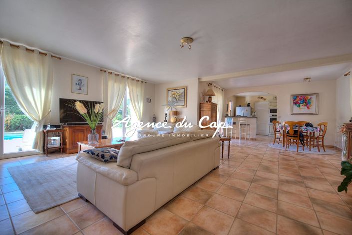 Image No.11-3 Bed House for sale