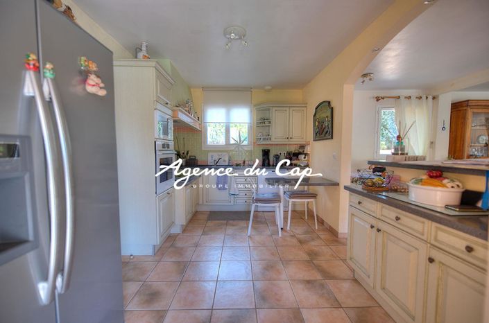 Image No.6-3 Bed House for sale