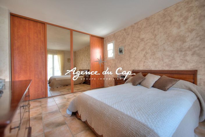 Image No.7-3 Bed House for sale