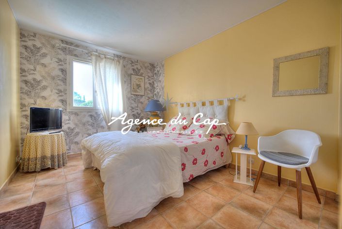 Image No.8-3 Bed House for sale