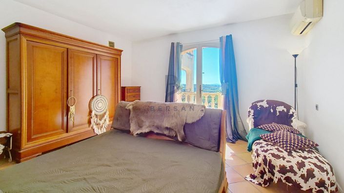 Image No.11-5 Bed House for sale