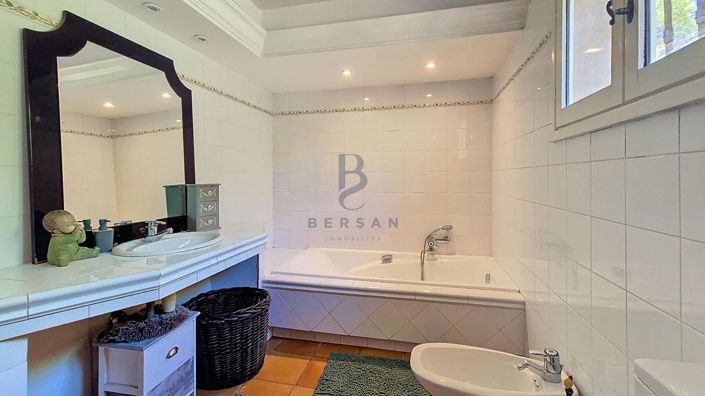 Image No.17-5 Bed House for sale