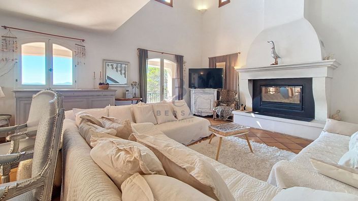 Image No.9-5 Bed House for sale