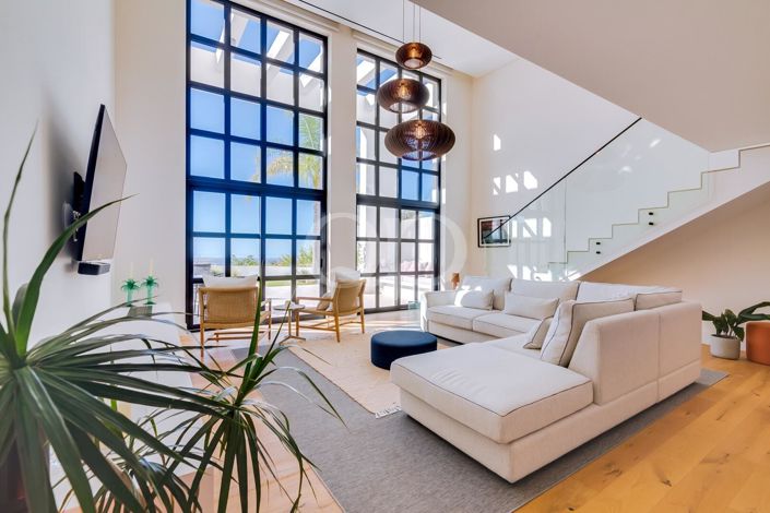 Image No.2-4 Bed House for sale