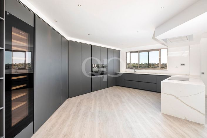 Image No.15-4 Bed House for sale