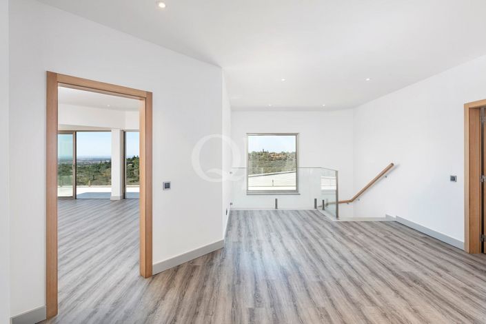 Image No.25-4 Bed House for sale