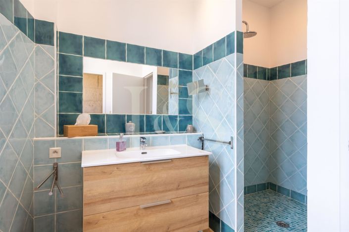 Image No.20-7 Bed House for sale