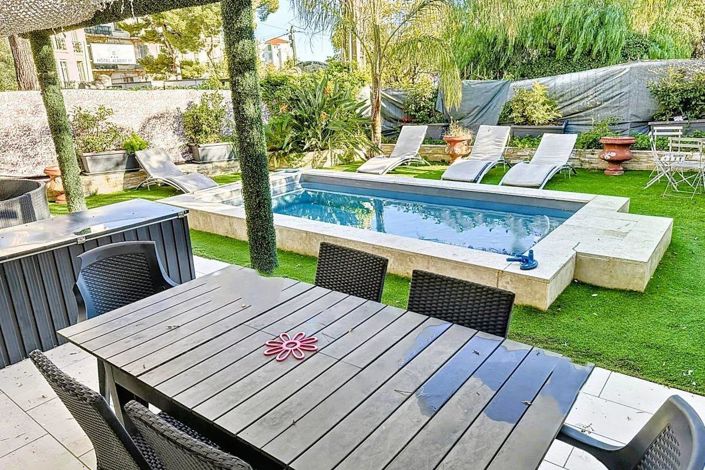 Image No.1-4 Bed House for sale