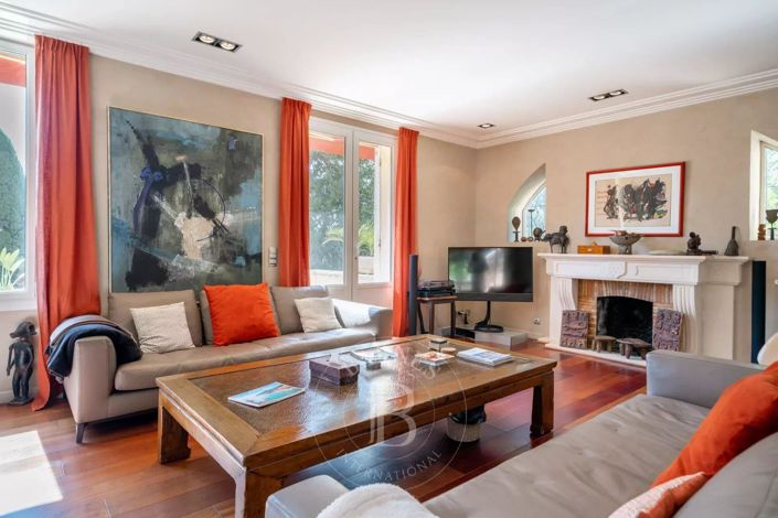 Image No.20-4 Bed House for sale