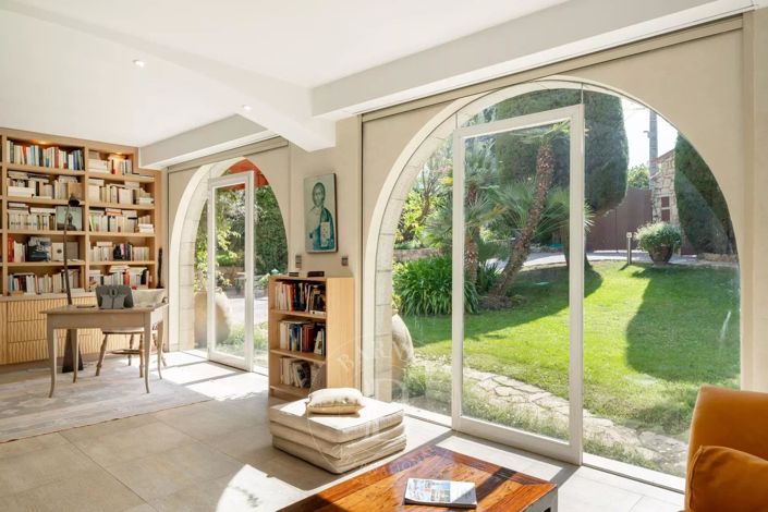 Image No.6-4 Bed House for sale