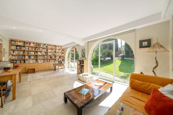 Image No.9-4 Bed House for sale