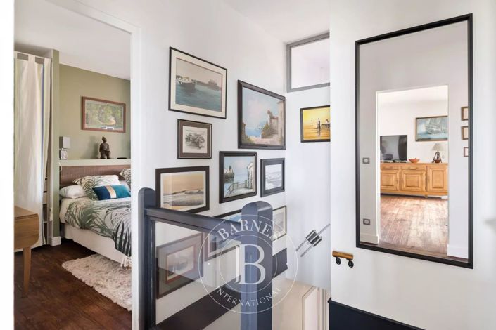 Image No.8-4 Bed House for sale