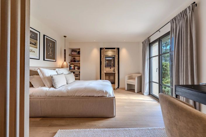 Image No.18-5 Bed House for sale