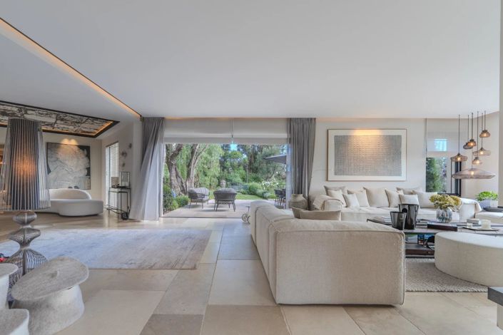 Image No.8-5 Bed House for sale