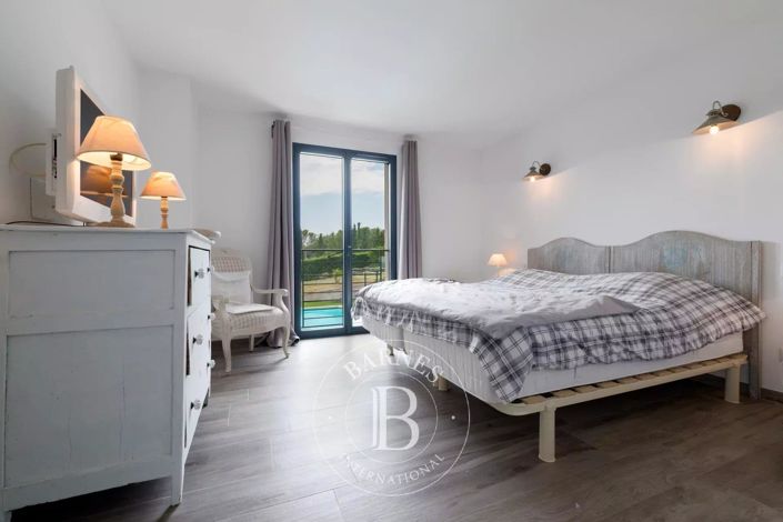 Image No.10-4 Bed House for sale