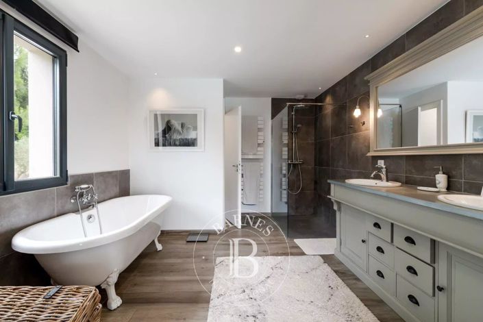 Image No.9-4 Bed House for sale