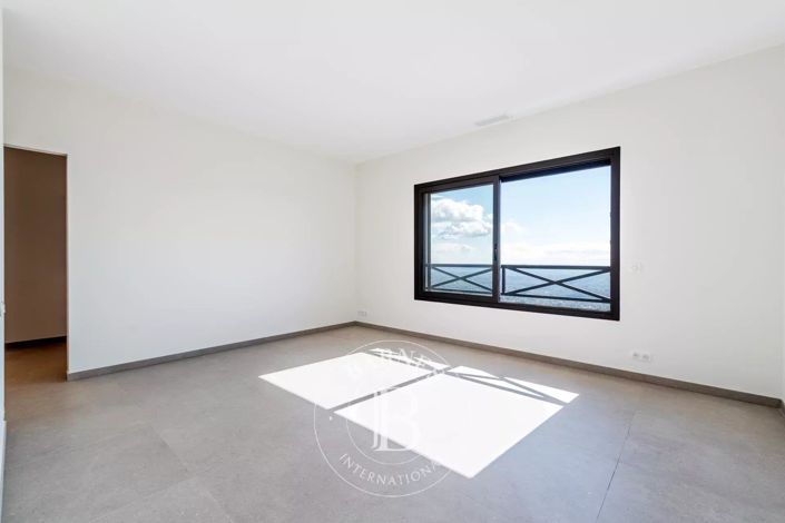 Image No.22-4 Bed House for sale