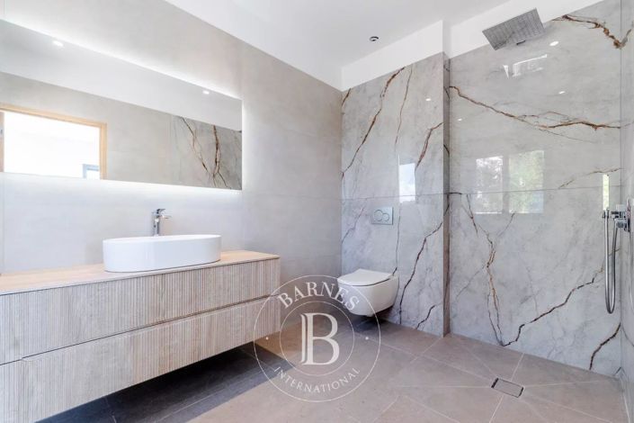 Image No.23-4 Bed House for sale