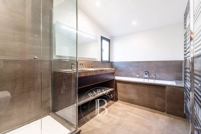 Image No.11-4 Bed House for sale