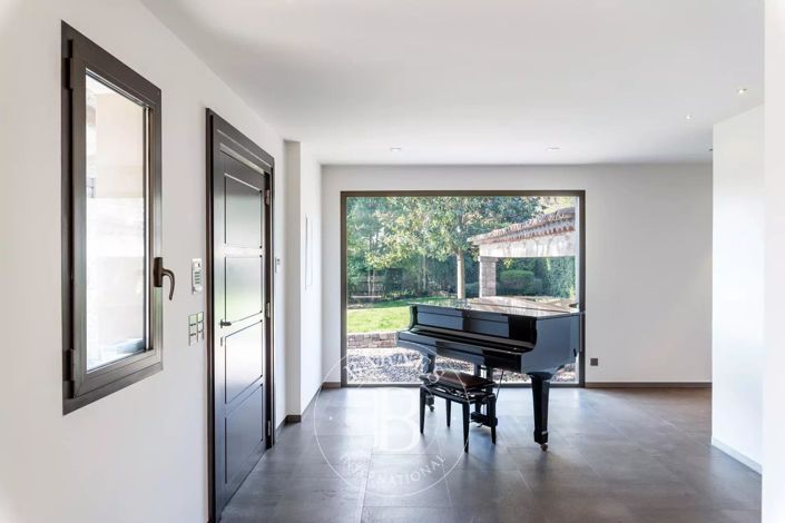 Image No.7-4 Bed House for sale