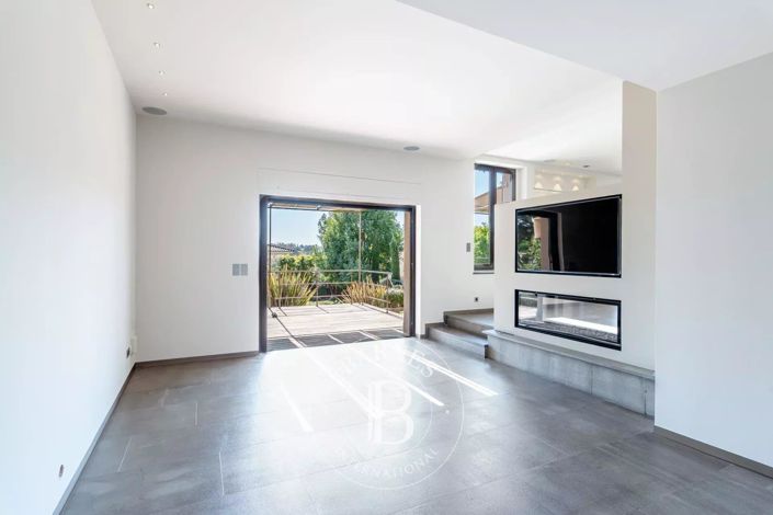 Image No.9-4 Bed House for sale