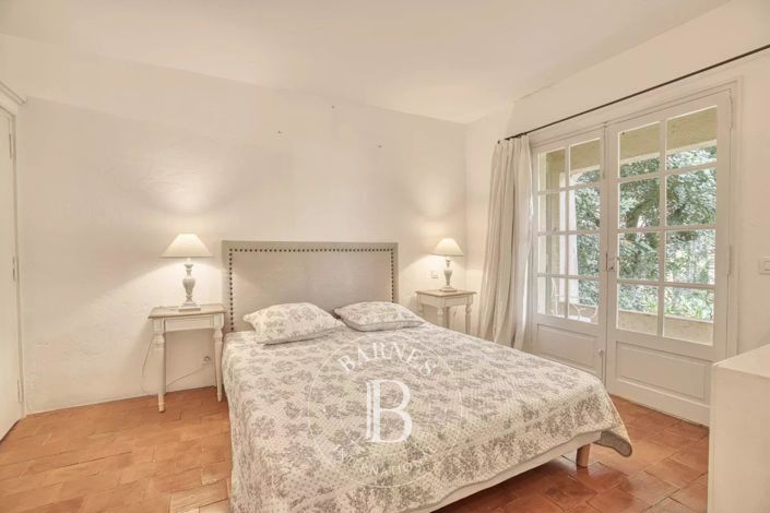 Image No.16-5 Bed House for sale