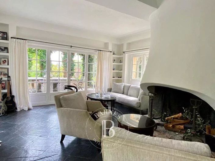 Image No.17-5 Bed House for sale