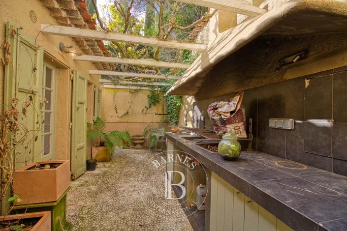 Image No.18-5 Bed House for sale