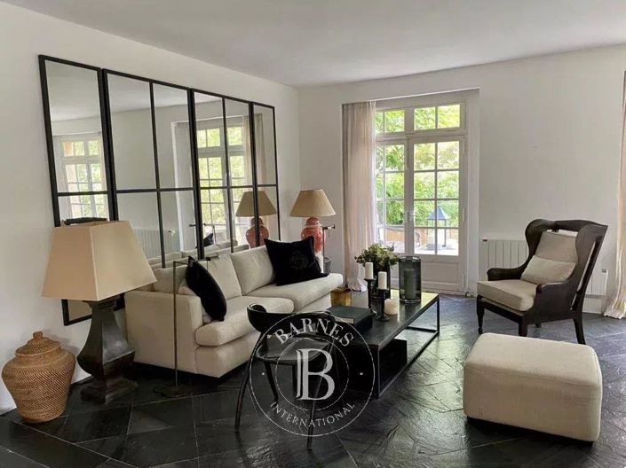 Image No.7-5 Bed House for sale