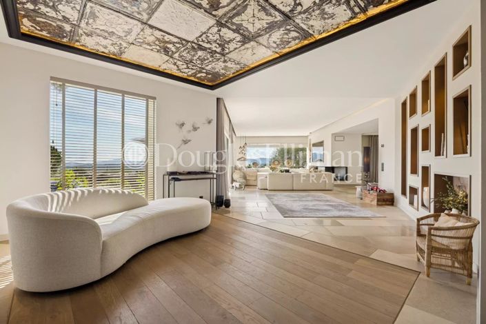 Image No.6-5 Bed House for sale