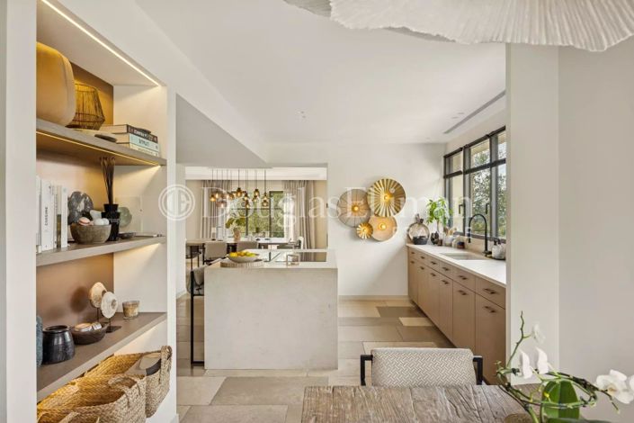 Image No.9-5 Bed House for sale