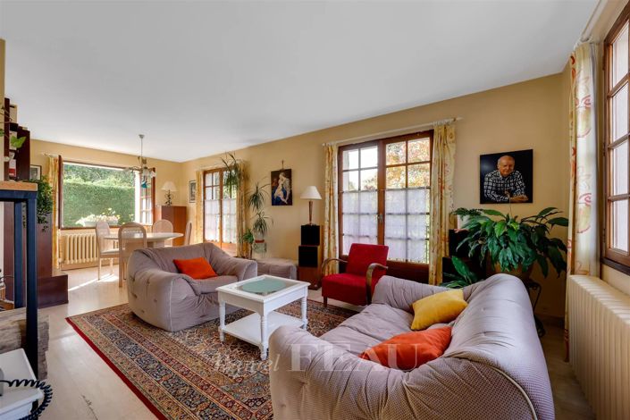 Image No.2-4 Bed House for sale