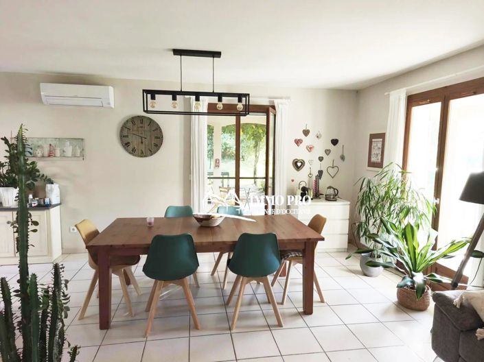 Image No.8-5 Bed House for sale