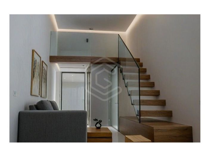 Image No.1-6 Bed Apartment for sale