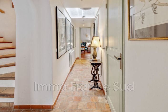 Image No.6-5 Bed House for sale