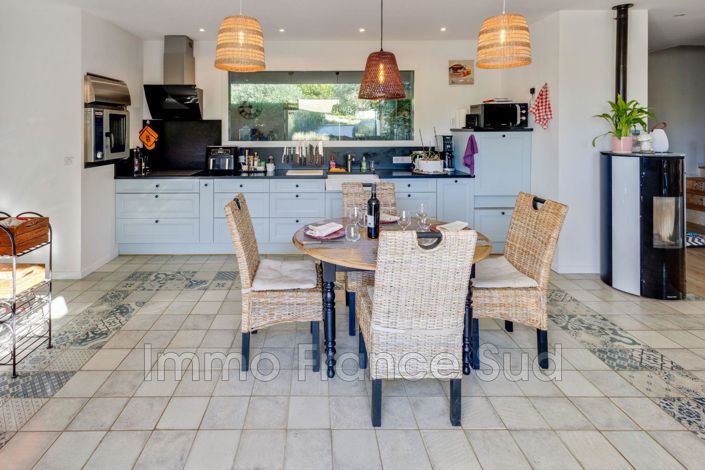 Image No.10-7 Bed House for sale