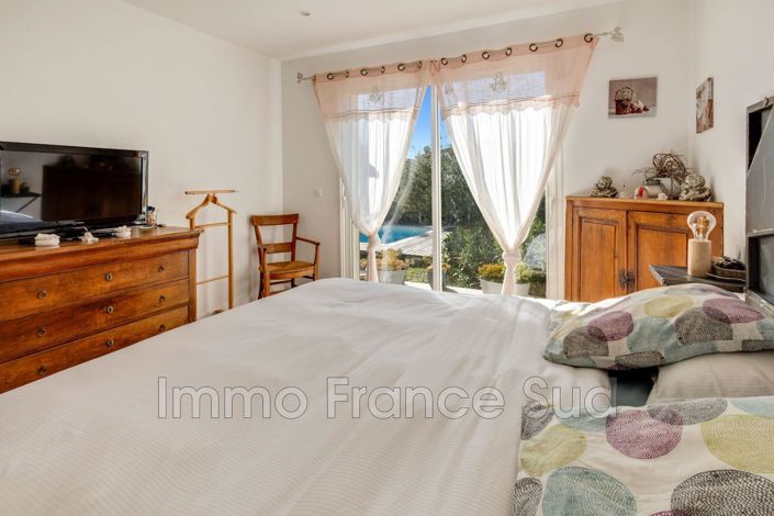 Image No.12-7 Bed House for sale