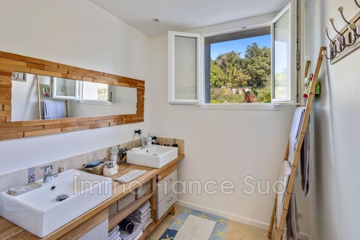 Image No.13-7 Bed House for sale