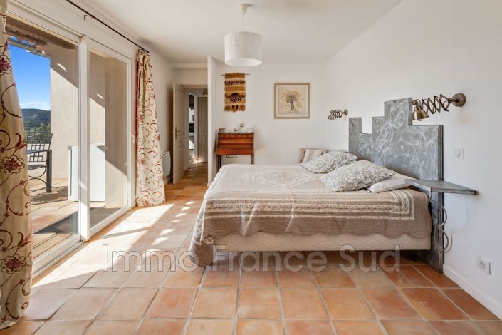 Image No.20-7 Bed House for sale