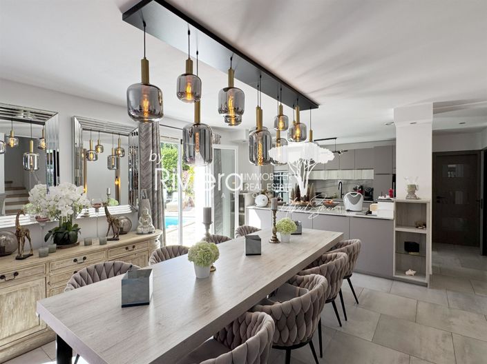 Image No.8-4 Bed House for sale